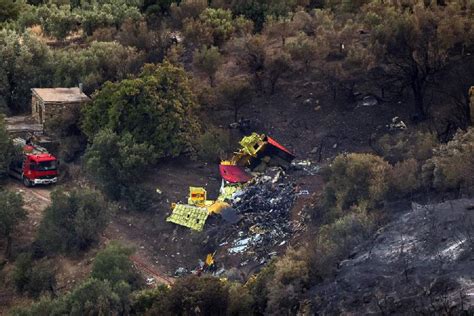 Crash of plane fighting Greek island wildfire kills both pilots as Italian blaze claims 2 lives